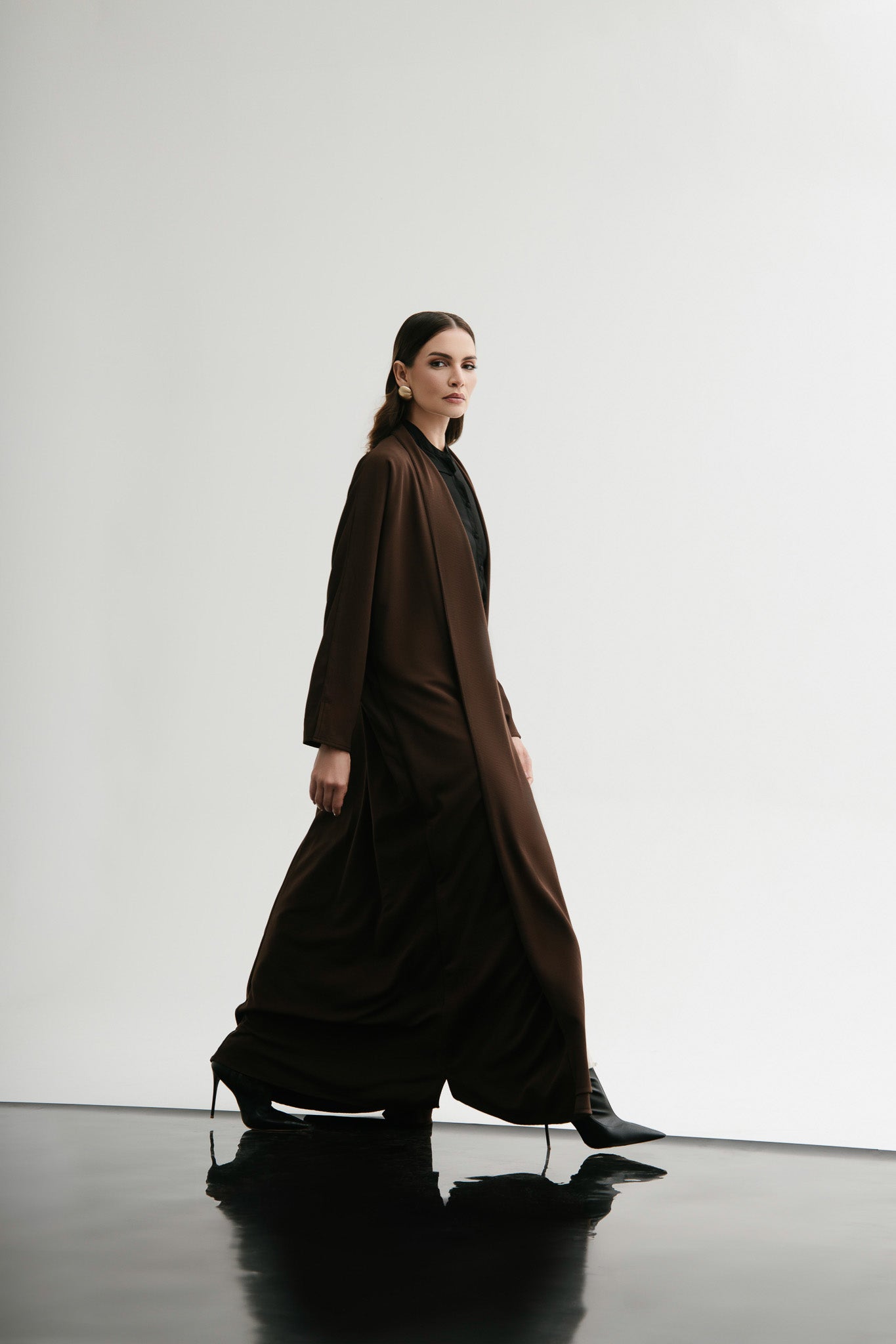 The Ribbed Slim Sleeve Abaya In Dark Brown