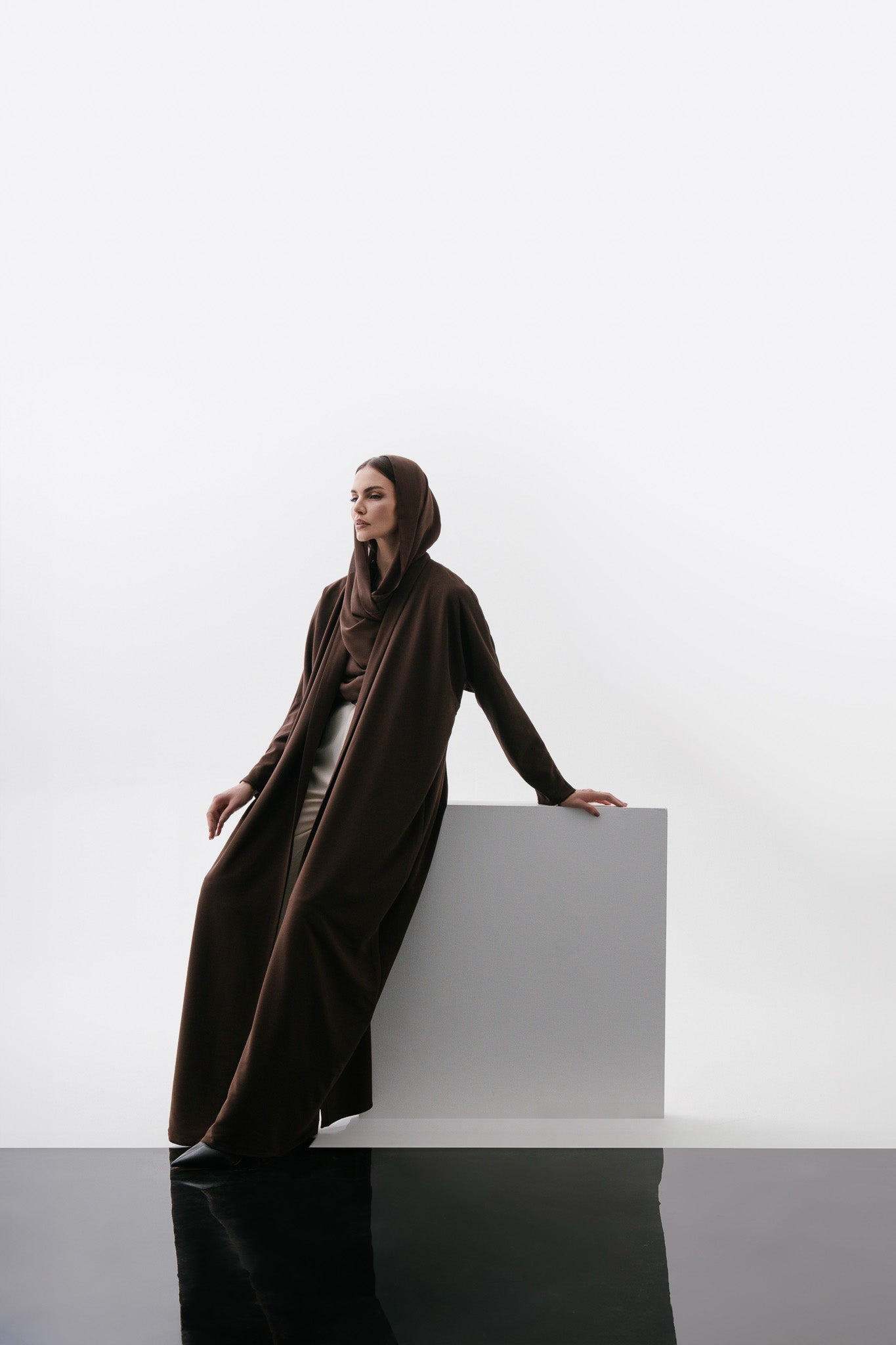 The Ribbed Slim Sleeve Abaya In Dark Brown